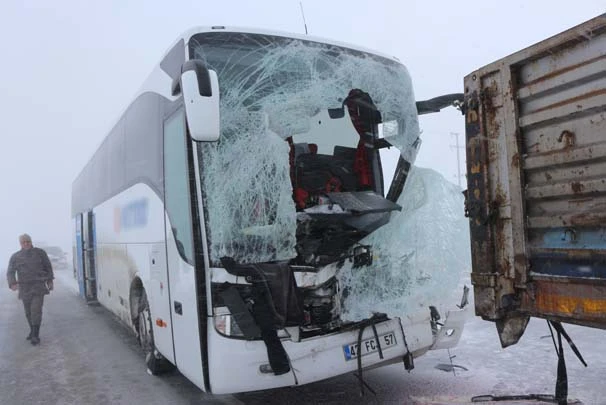 Diyarbakır ve Konya'da kaza: 3 ölü, 16 yaralı