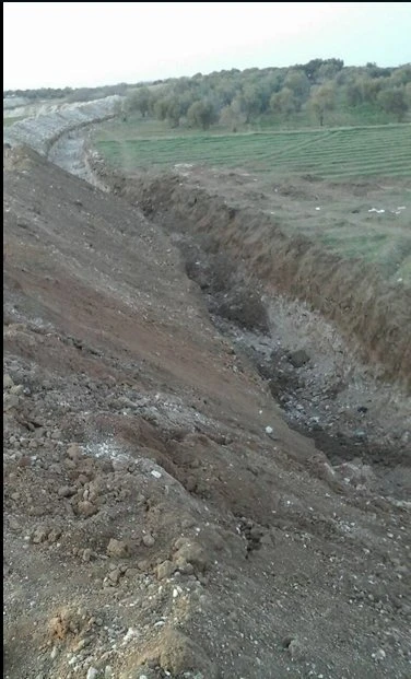 PYD, Münbiç'te hendek kazmaya başladı!