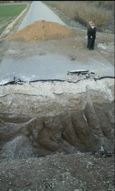 PYD, Münbiç'te hendek kazmaya başladı!