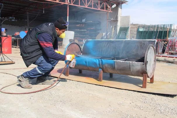 Atık varilleri mobilyaya dönüştürüp internetten satıyor