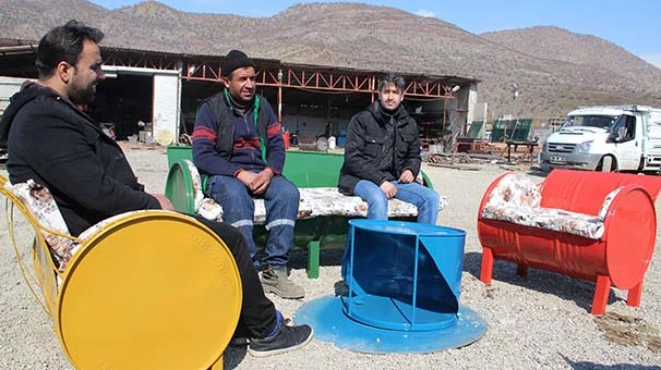 Atık varilleri mobilyaya dönüştürüp internetten satıyor