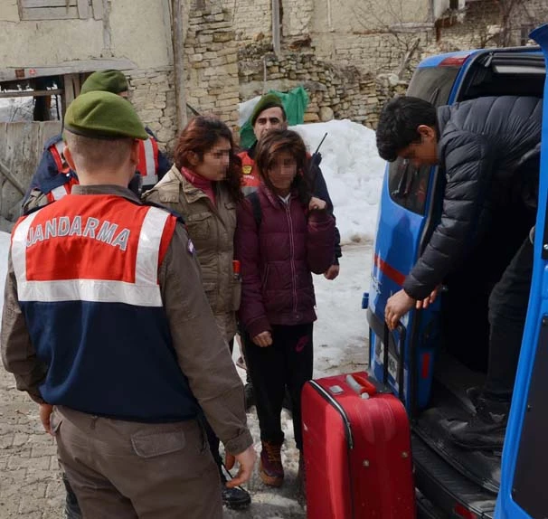 Kayıp çocuklar köyde saklanırken bulundu