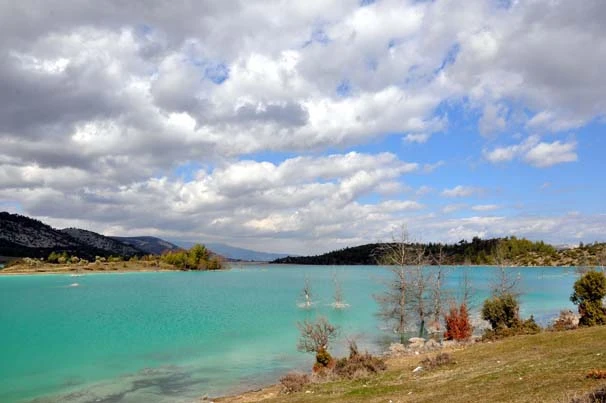 Suyu turkuaz ama tehlikeli