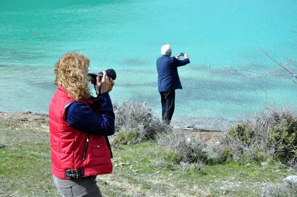Suyu turkuaz ama tehlikeli