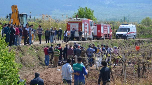 Ters dönen traktörün altında kalan 2 kuzen öldü