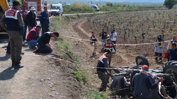 Ters dönen traktörün altında kalan 2 kuzen öldü