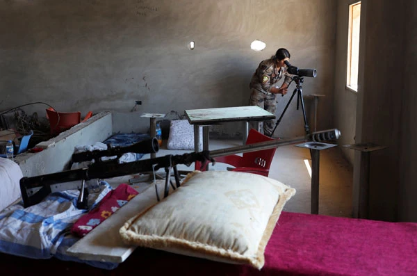 ABD'nin teröristlere verdiği silahlar fotoğraflandı!