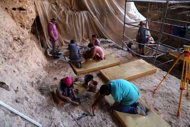 Karain Mağarası'nda 350 bin yıllık kemik parçaları bulundu