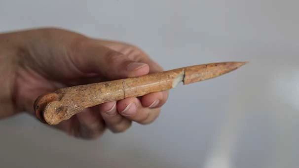 Deri ustalarının 7 bin 500 yıllık kemikten tasarım aleti bulundu