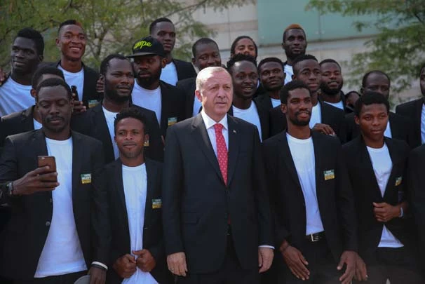 Erdoğan Afrika Dostluk Spor Takımı ile fotoğraf çekildi