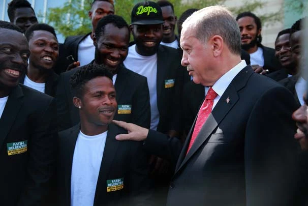 Erdoğan Afrika Dostluk Spor Takımı ile fotoğraf çekildi