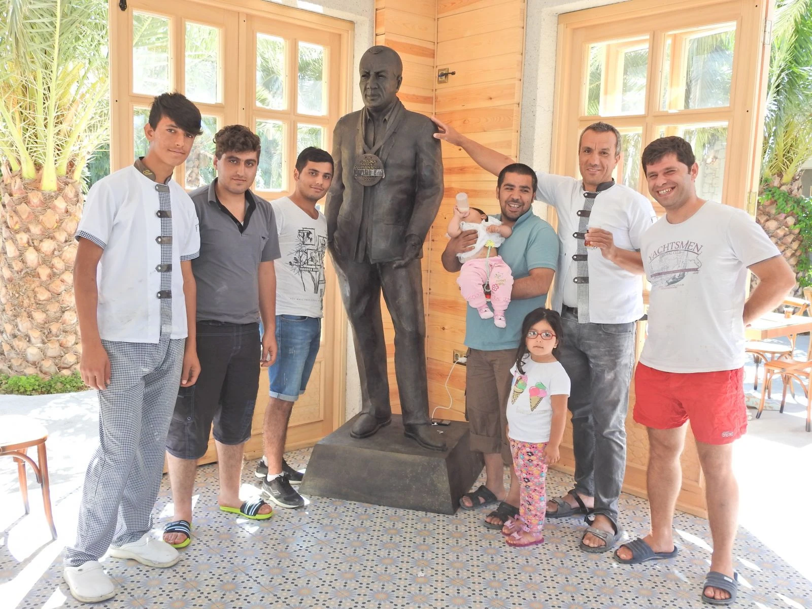 Fatih Terim'le tartışan Selahattin Aydoğdu'nun heykeli dikildi