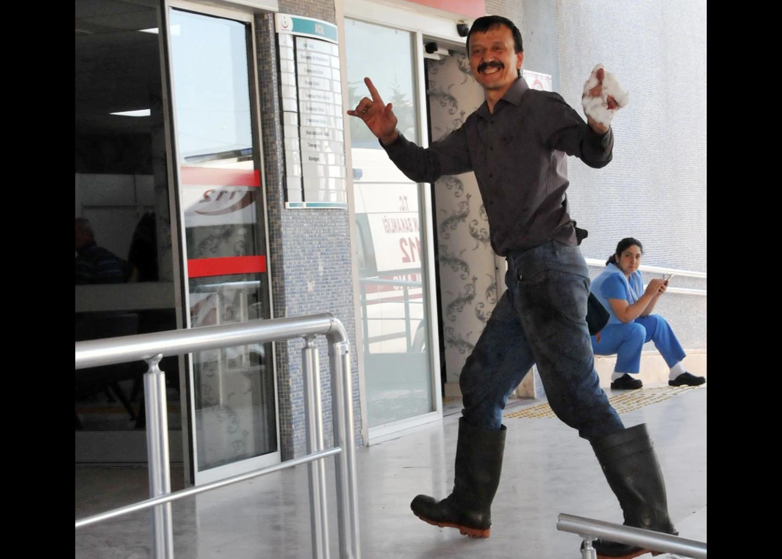 'Acemi kasaplar' hastaneye akın etti