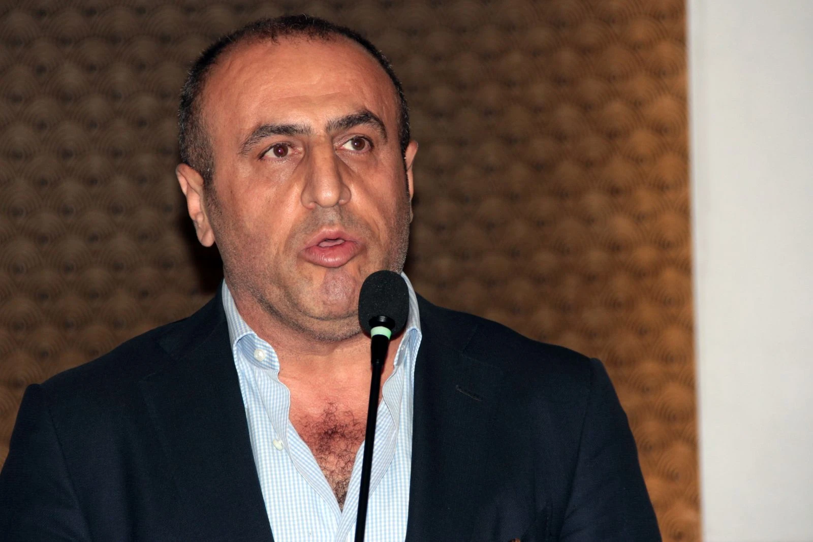 Fatih Terim'le tartışan Selahattin Aydoğdu'nun heykeli dikildi