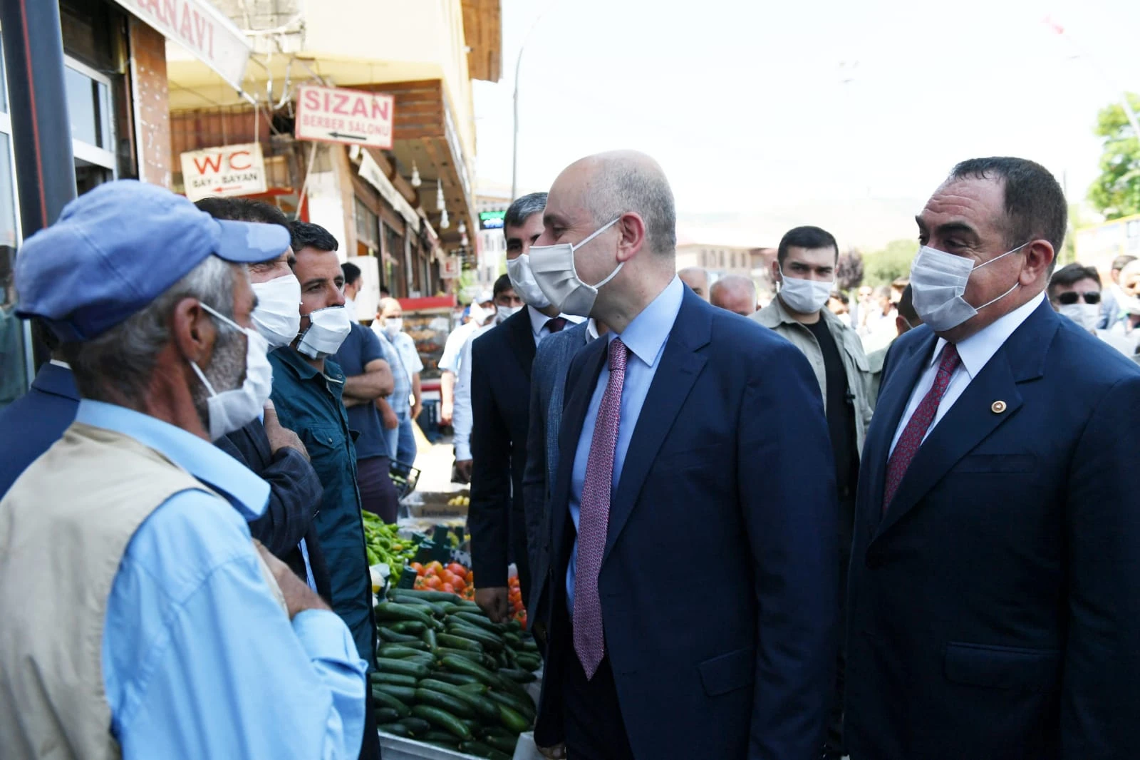 Bakan Karaismailoğlu: Ülkemizin her bir noktasında değerli projeleri bitirmenin çabası içerisindeyiz