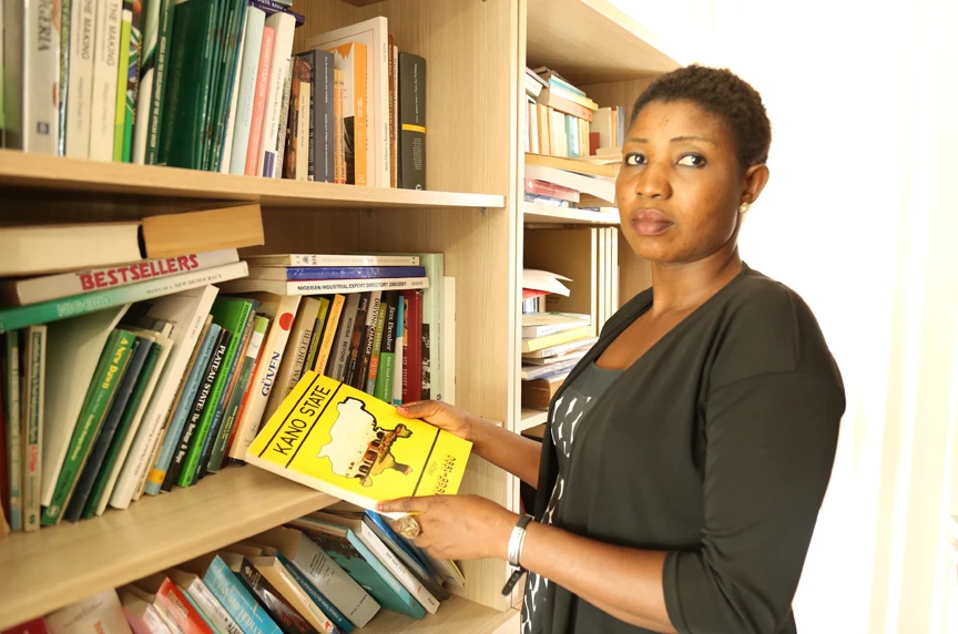 Nijerya'nın emekçi kadınları hem okuyor hem ailelerine bakıyor