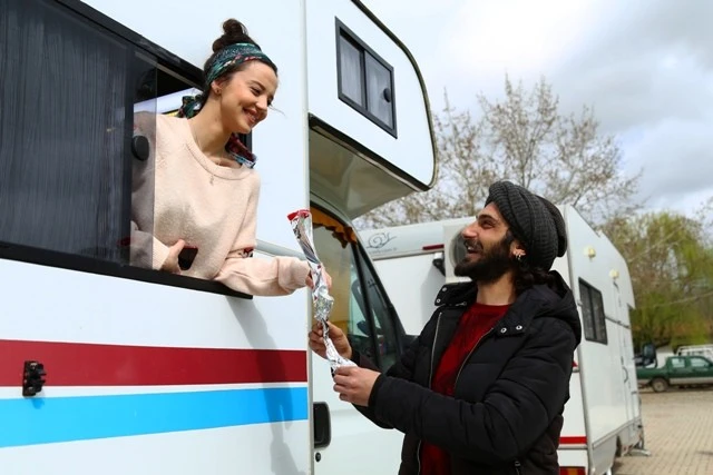 'Kalk gidelim' setinin kadınlarına büyük jest
