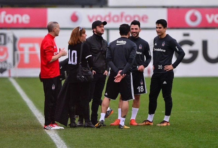 Çukur'un Yamaç'ı Aras Bulut İynemli'den Vodafone Park'a ziyaret
