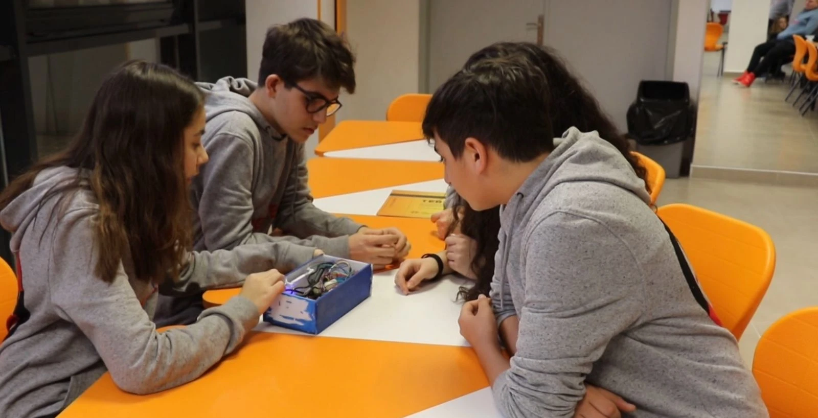 Liseli öğrenciler su tasarrufu yapan robot uygulama geliştirdi