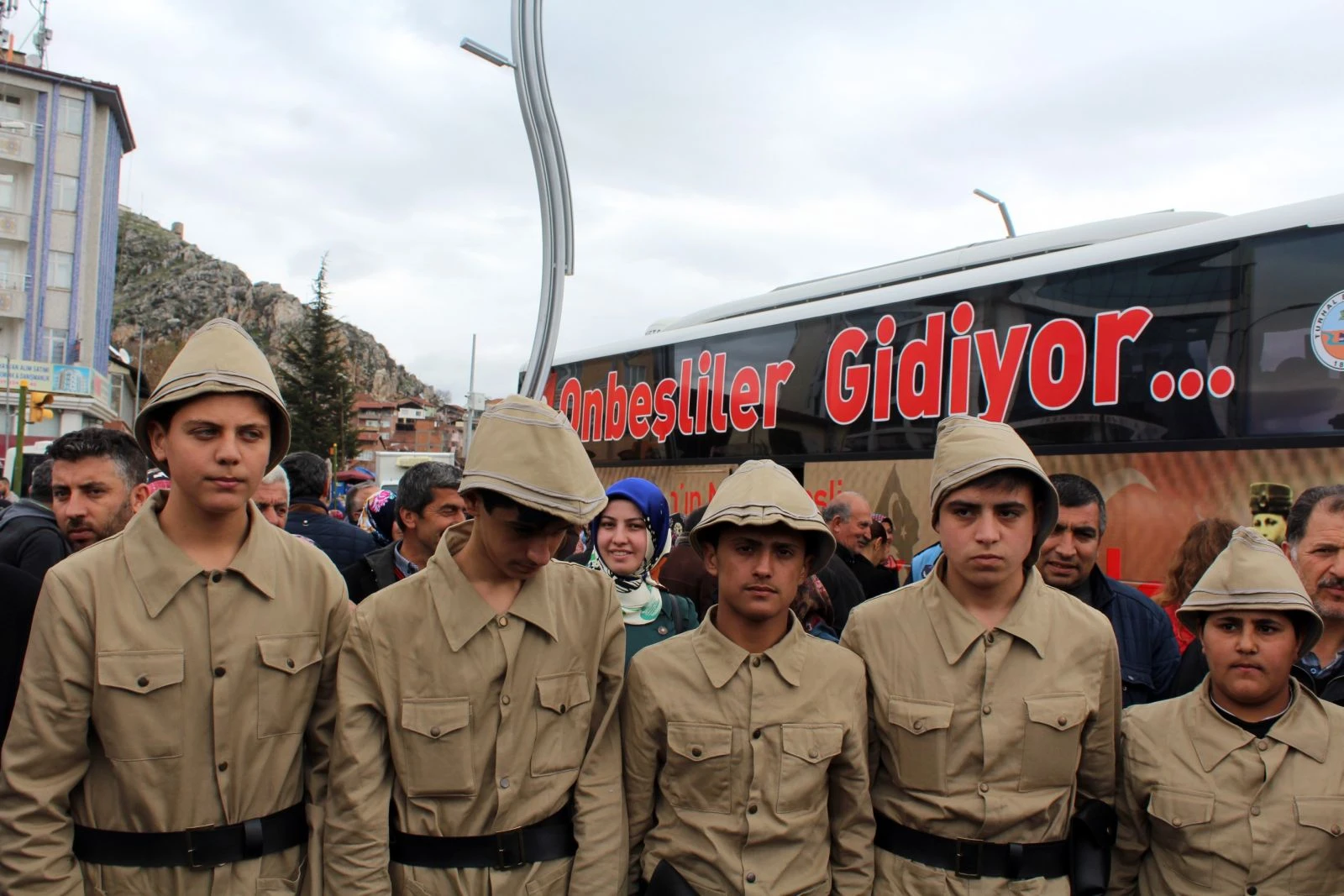 Onbeşliler Çanakkale yolunda