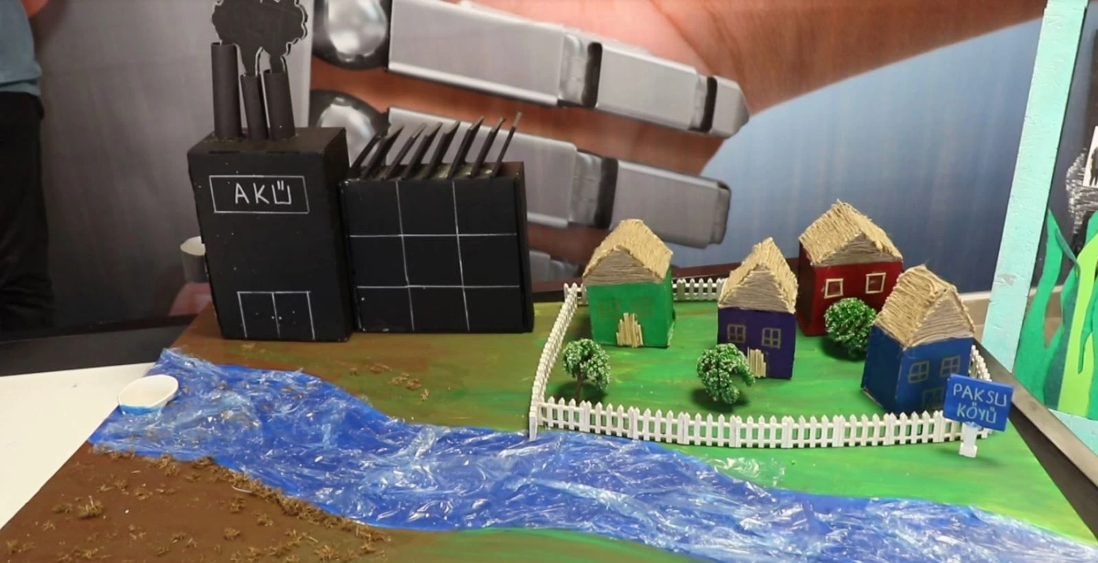 Liseli öğrenciler su tasarrufu yapan robot uygulama geliştirdi