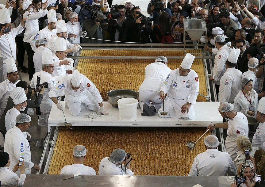 'Dünyanın en büyük baklavası' başkentte yapıldı