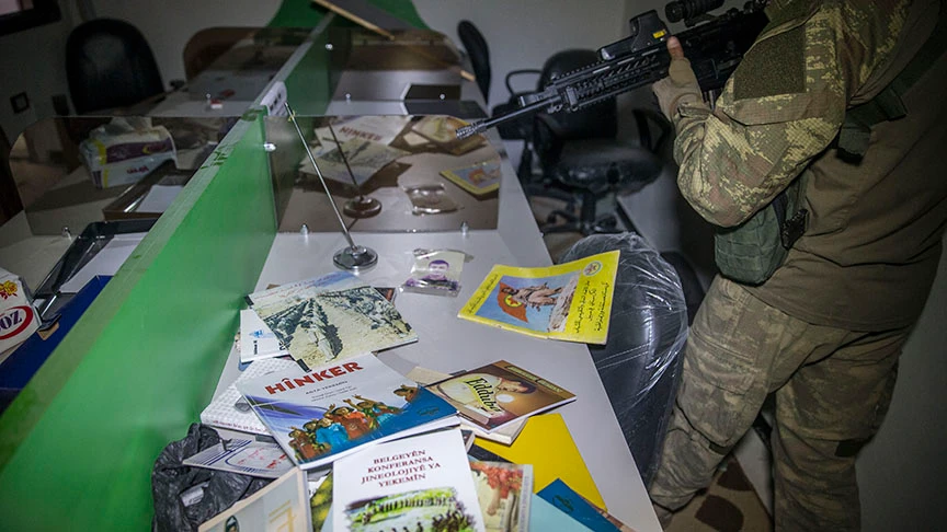 Mehmetçik Afrin'de terör örgütünün karargahını buldu
