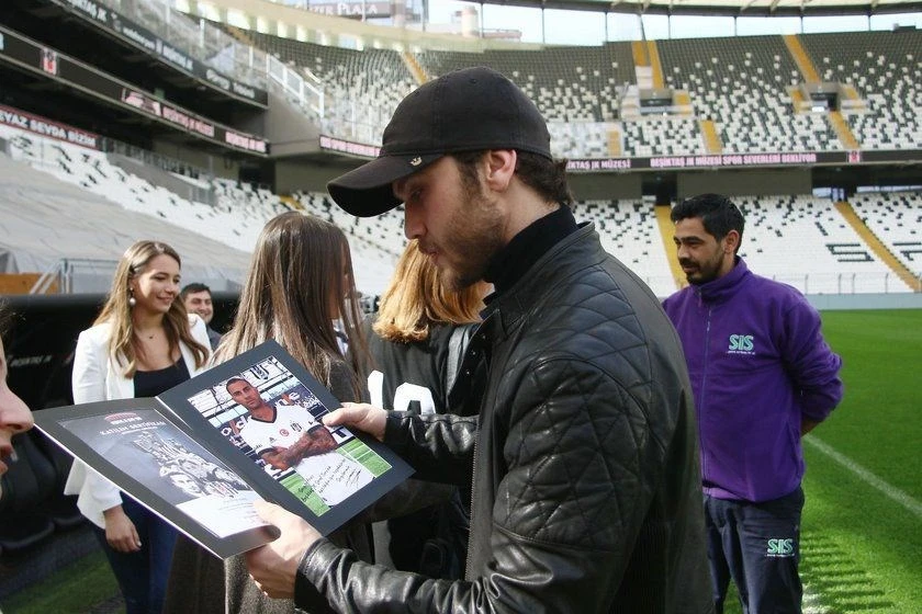 Çukur'un Yamaç'ı Aras Bulut İynemli'den Vodafone Park'a ziyaret
