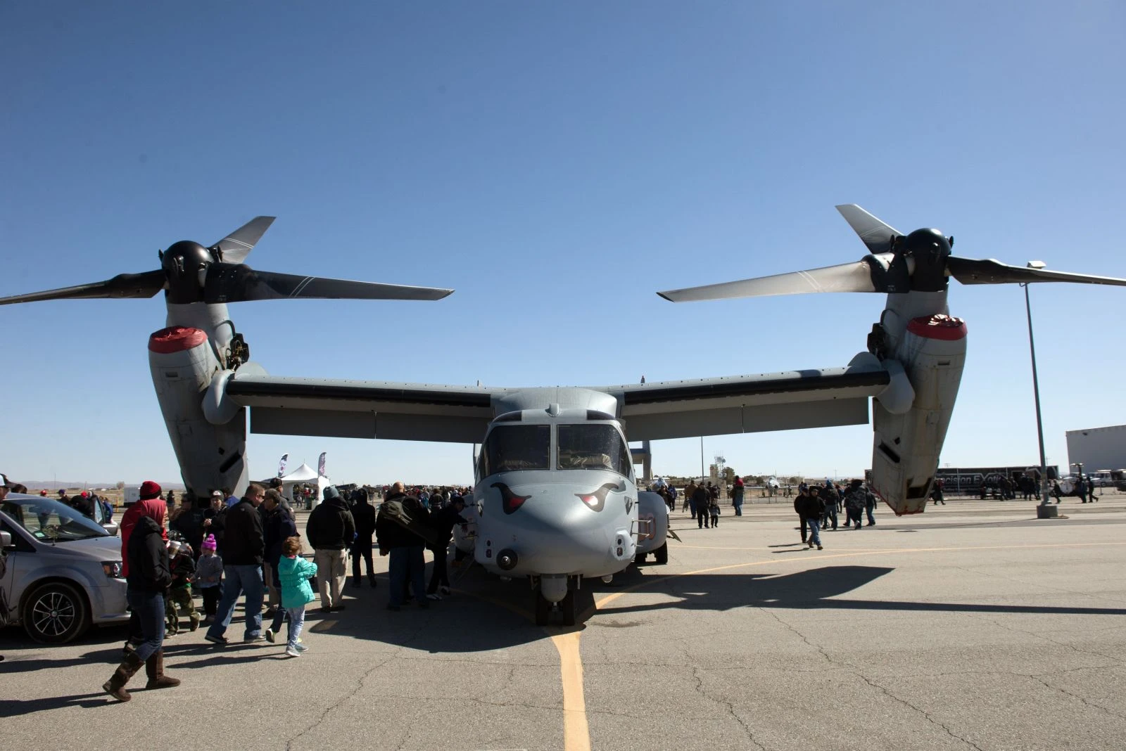 Savaş uçakları görücüye çıktı
