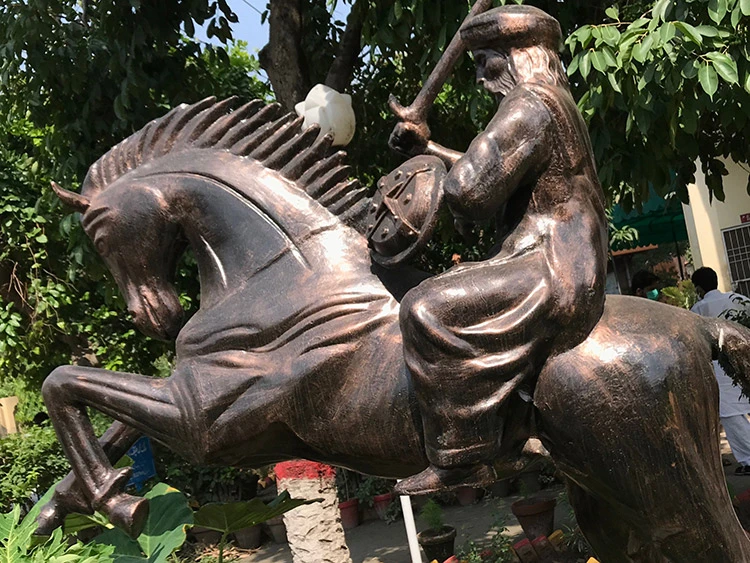 Pakistan'da Ertuğrul Gazi heykeli dikildi