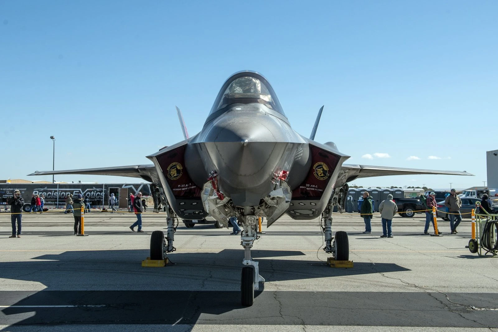 Savaş uçakları görücüye çıktı