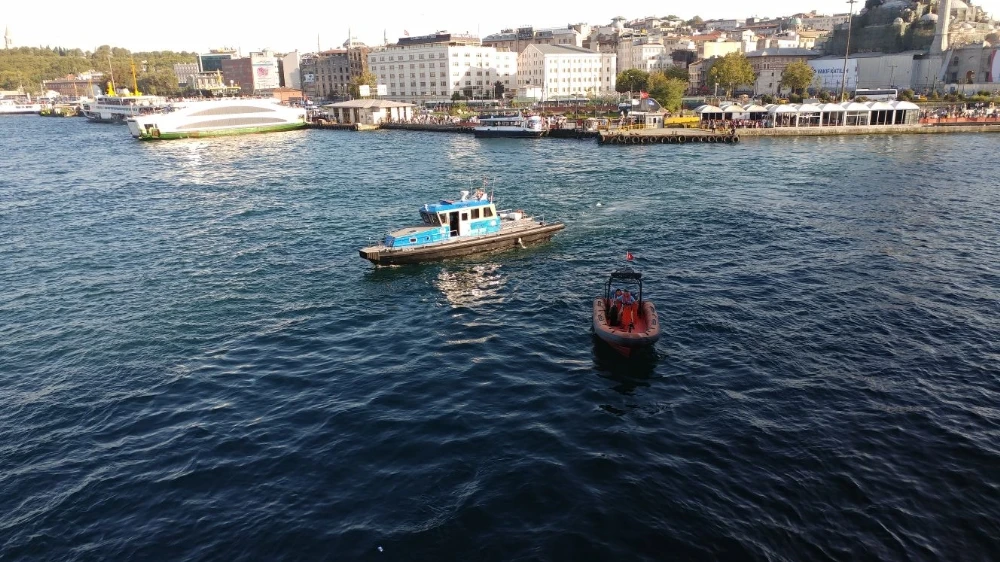 Galata Köprüsü’nden atladı