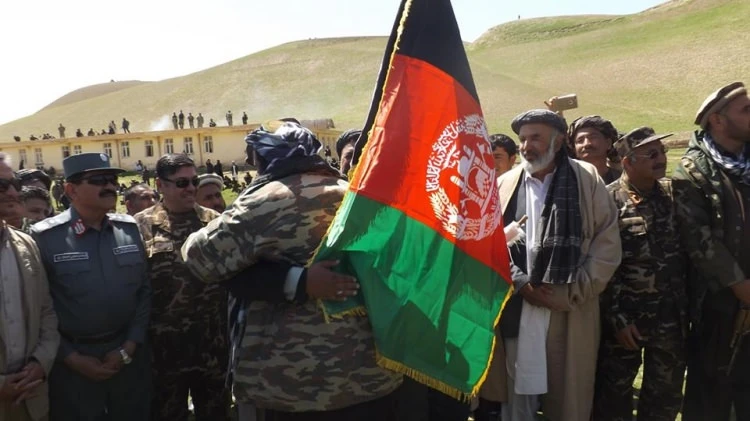 Yüzlerce terörist, silah bırakıp teslim oldu