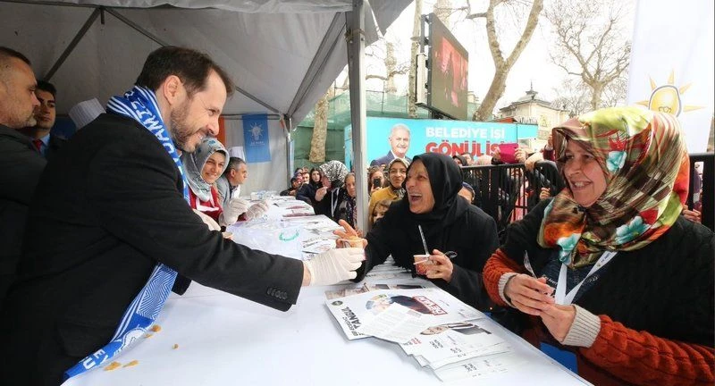 Bakan Albayrak'a İstanbul'da sevgi seli!