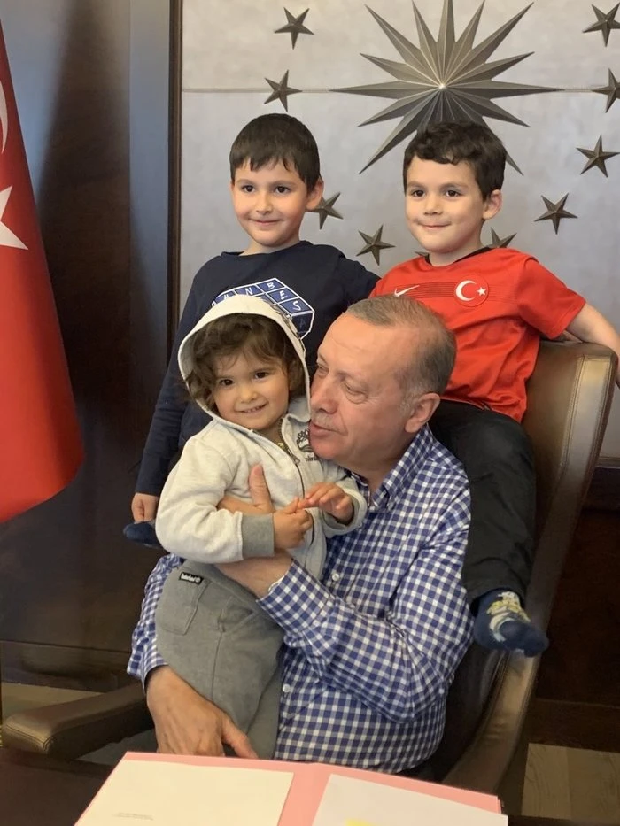 Cumhurbaşkanı Erdoğan'dan, 23 Nisan'a özel poz! Beğeni yağmuruna tutuldu