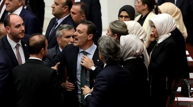 HDP'li Şık'a Alpay Özalan'dan sert tepki!