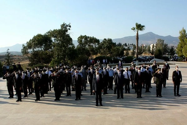 Kıbrıs Barış Harekatı'nın 46'ncı yıl dönümü için kutlama töreni! Türkiye'yi Fuat Oktay temsil ediyor