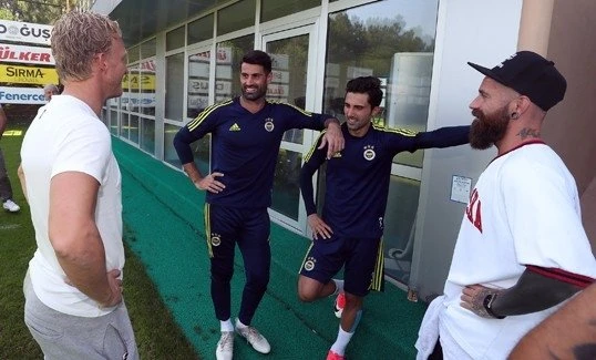 Kuyt ve Meireles'ten Fenerbahçe'ye ziyaret