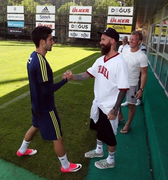 Kuyt ve Meireles'ten Fenerbahçe'ye ziyaret