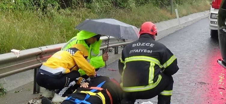 TEM'de lüks araç takla attı: 4 yaralı