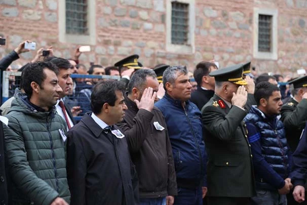 Şehit eşi 'Ne olur bizi bırakma' diye ağladı