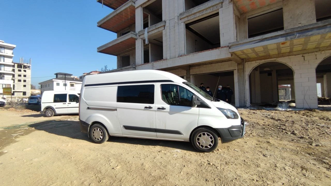 Birlikte çalıştığı kardeşlerini öldürdü