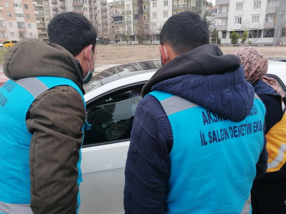 Çocukları pozitif olan karantinadaki kadın işe giderken yakalandı