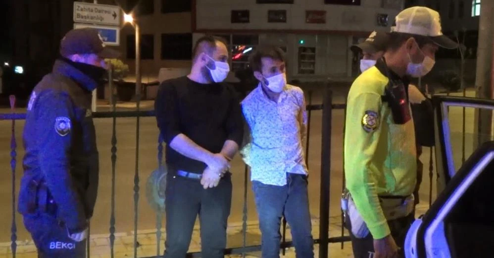 Yasak saatte gezen şüpheli araçtan çıkanlar pes dedirtti