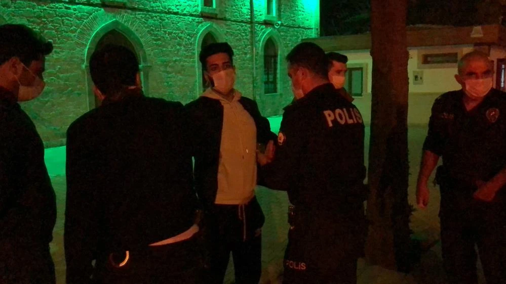 Kavgaya karışan şahıs gazetecilere saldırıp, karşı tarafa tehditler savurdu