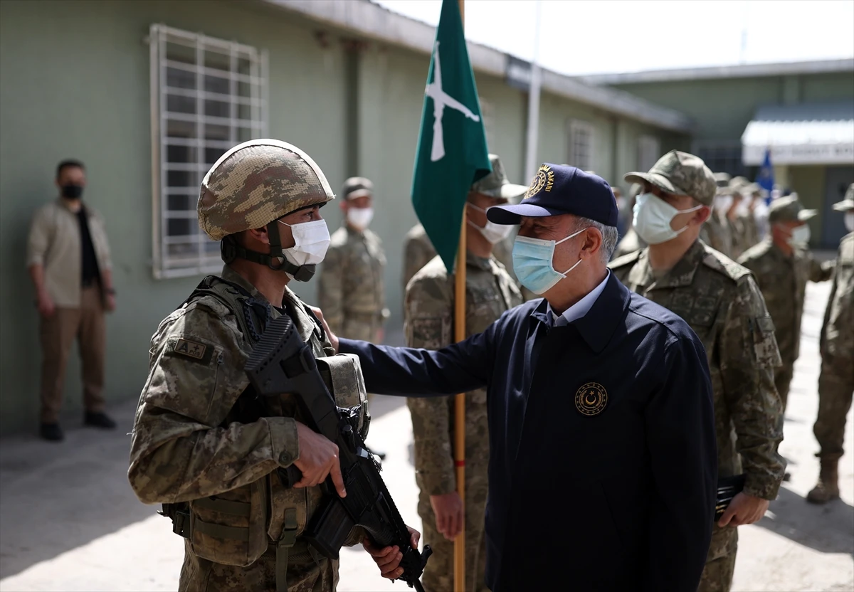 Son dakika: Bakan Akar'dan bayram ziyaretinde S-400 mesajı