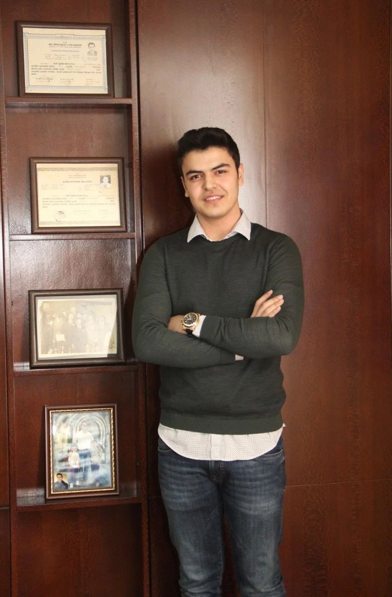 20 yaşında kitap yazdı, Hollywood peşine düştü