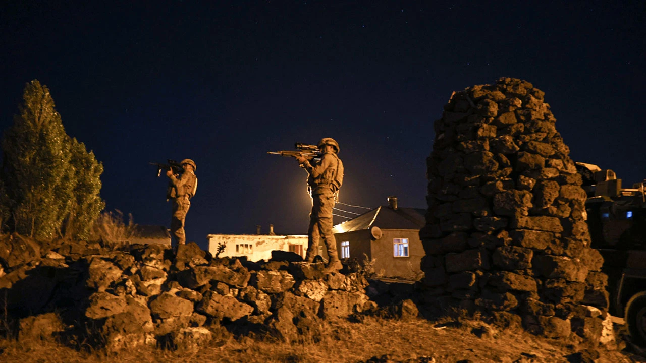 İran sınırında 7/24 Afgan nöbeti