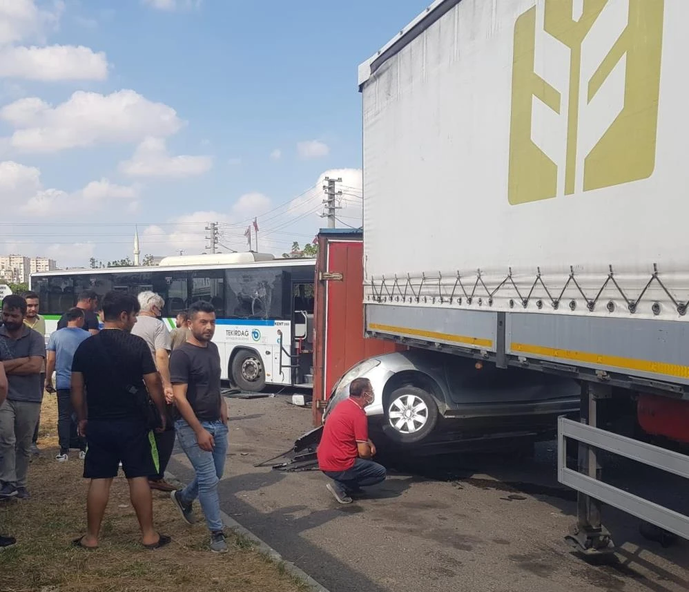 Faciadan dönüldü: Freni boşalan otobüs 7 aracı önüne kattı