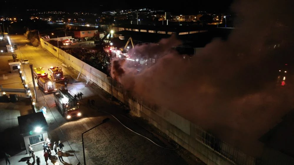 Geri dönüşüm tesisinde yangın çıktı, vatandaşlar isyan etti